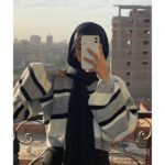 Oversized Winter Striped Cropped Pullover - Image 2